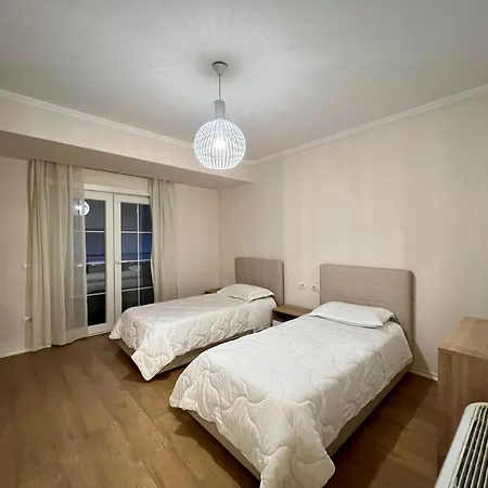 House * تيرانا