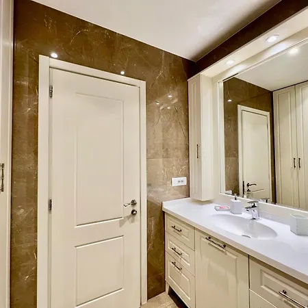 House * تيرانا